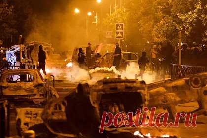 Во Франции за участие в погромах осудили почти две тысячи человек. Во Франции осуждены почти две тысячи человек за участие в погромах в июне 2023 года. Об этом сообщил официальный представитель французского кабмина Оливье Веран во время брифинга. Он заявил, что число приговоренных за участие в погромах выросло до 1989 человек, 90 процентов из которых получили тюремный срок.