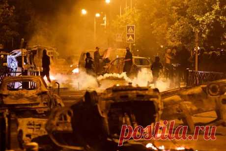 Во Франции за участие в погромах осудили почти две тысячи человек. Во Франции осуждены почти две тысячи человек за участие в погромах в июне 2023 года. Об этом сообщил официальный представитель французского кабмина Оливье Веран во время брифинга. Он заявил, что число приговоренных за участие в погромах выросло до 1989 человек, 90 процентов из которых получили тюремный срок.