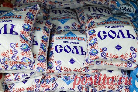 Россиян начали переводить на зарубежную соль. По итогам 2023 года Россия нарастила ввоз соли из-за границы. За 12 месяцев доля подобной продукции на отечественном рынке увеличилась с 31,1 до 33,6 процента, сообщает «Интерфакс» со ссылкой на статистические данные Руспродсоюза. В организации связали подобную динамику с рядом факторов, включая трудности с логистикой.