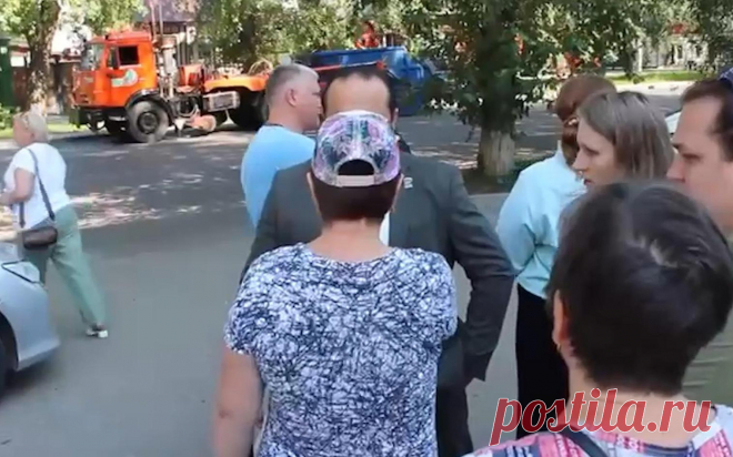 Спикер гордумы Томска объяснил ругань матом на встрече с жителями. Спикер гордумы Томска Сергей Сеченов прокомментировал видео встречи с жителями улиц Вокзальной, на котором депутат вступил в словесную перепалку с одним из присутствовавших.
