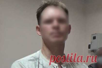 Захвативший школьницу после убийства ее родственников уголовник пойдет под суд. В Иркутской области захвативший школьницу после убийства ее родственников 45-летний российский уголовник пойдет под суд. В Тайшете ранее судимый за убийство и покушение на убийство рецидивист 12 августа 2021 года пришел в гости к 48-летнему знакомому и вооружившись молотком нанес ему множество ударов по голове.