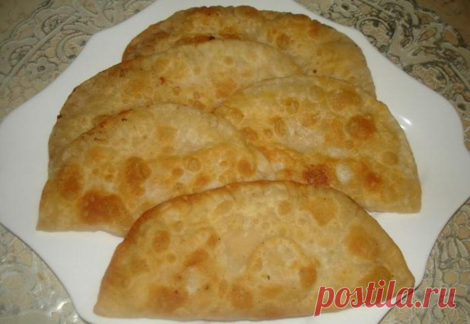 4 года работала в чебуречном киоске. Раскрываю фирменные секреты приготовления сочного и хрустящего рыночного лакомства (рецепт)