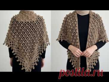 Очень тонкая и простая треугольная шаль, связанная крючком.