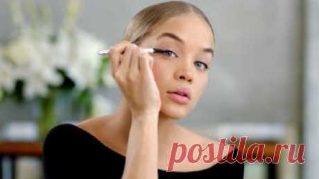Жасмин Сандерс показывает, как нарисовать стрелки Специально для Vogue модель Жасмин Сандерс показала, как правильно нарисовать стрелки Жасмин Сандерс уже не в первый раз сотрудничает с брендом Urban Decay.
Она приняла участие в промо-кампании туши и подводки для глаз The False Lashes.
На днях модель показала, как выглядит макияж, когда стрелки нарисованы правильно.
Смотрим!