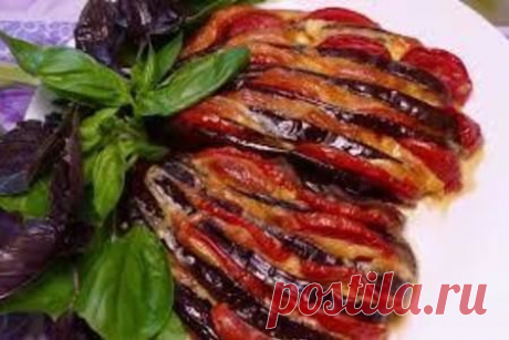 Вкусный веер из баклажан с помидорами и сыром