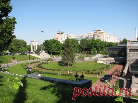 Сад у Храма Христа