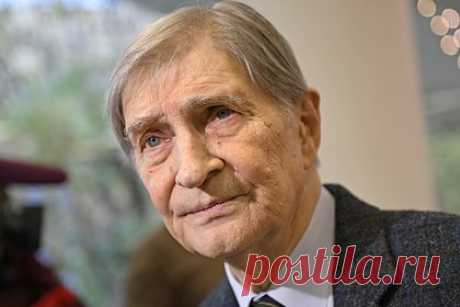 Стало известно о состоянии госпитализированного Игоря Ясуловича. Стало известно об изменении состояния 81-летнего актера из фильма «Бриллиантовая рука» Игоря Ясуловича, которого ранее экстренно госпитализировали. Сообщается, что артисту стало лучше, его состояние стабилизировалось, а врачи сняли звезду с аппарата ИВЛ, однако его продолжает лихорадить.