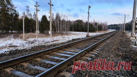 Грузовой поезд сбил девушку-подростка в Кузбассе, она не выжила. В Кузбассе 16-летняя девушка угодила под поезд и не выжила. Об этом сообщает Западно-Сибирская транспортная прокуратура. Инцидент произошел 3 мая вблизи станции Тайга-2, когда девушка-подросток находилась на путях Западно-Сибирской ...