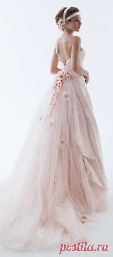 Найдено на сайте fashionbride.wordpress.com.