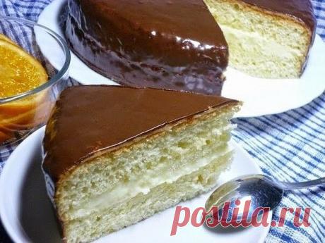 Торт «Чародейка»

- oт кусочка такого торта вряд ли можно отказаться! Эх, прощай фигура!

Тесто:

Яйца — 4 шт
Сахар — 1 стак (объём 200 мл)
Мука — 1 стак.
Разрыхлитель — 1 ч.л с горкой
Соль — 1/4 ч.л.
Ванилин
Масло для смазывания формы

Крем:

Молоко — 250 мл
Яйцо — 1 шт
Сахар: 1/2 стак.
мука — 2 ст. л без горки
Сливочное масло — 50 г
Ванилин

Пропитка:

(если хотите добиться большего сходства с магазинным, то не пропитывайте или уменьшите количество сиропа)

Вода тёплая 1...