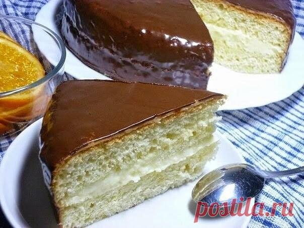 Торт «Чародейка»

- oт кусочка такого торта вряд ли можно отказаться! Эх, прощай фигура!

Тесто:

Яйца — 4 шт
Сахар — 1 стак (объём 200 мл)
Мука — 1 стак.
Разрыхлитель — 1 ч.л с горкой
Соль — 1/4 ч.л.
Ванилин
Масло для смазывания формы

Крем:

Молоко — 250 мл
Яйцо — 1 шт
Сахар: 1/2 стак.
мука — 2 ст. л без горки
Сливочное масло — 50 г
Ванилин

Пропитка:

(если хотите добиться большего сходства с магазинным, то не пропитывайте или уменьшите количество сиропа)

Вода тёплая 1...