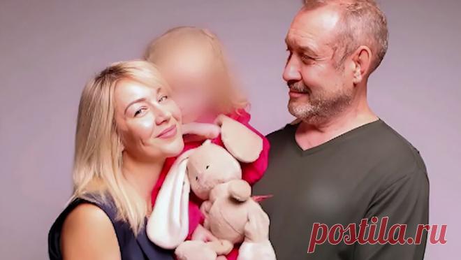 Семью, похожую на пропавших в тайге Усольцевых, видели в Таиланде. В Таиланде якобы видели семью, похожую на пропавших в тайге Усольцевых. Такая информация была озвучена в эфире телепередачи "Малахов" на канале "Россия 1". Версия о побеге Усольцевых в Таиланд получила подтверждение. ...