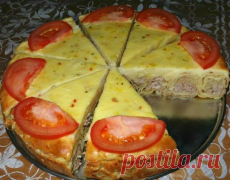 Блинная &quot;улитка&quot;с мясным фаршем, в сметанной заливке, вкуснятина Ингредиенты: -яйцо – 2 штуки; -молоко – 2 стакана; -мука – 1 стакан; -сахар – 1 ложечка; -соль – ¼ ложечки; -мягкий маргарин – 50 грамм. для начинки: -500 г сырого фарша -2-3 средних луковицы -готовое картофельное пюре (4-5 средних картофелин) -2-3 зубчика чеснока -соль -перец для заливки: -2-3 яйца -2-3 столовые ложки муки -4-5 столовые ложки сметаны -17 г молока -соль Приготовление: Первым делом, готовим тесто на…