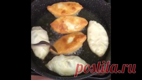 Идеальное тесто на кефире для пирожков
Девочки, это бомба Очень мягкие, вкусные пирожки получаются на этом тесте.

#рецепты #вкусныерецепты #рецептыпп #пирожки #пирожкискапустой #тесто #тестонакефире #вкусноипросто #кулинария #готовимдома
Ингредиенты: - кефир - 250 мл - яйцо - 1 шт. - растительное масло - 3 ст.л. - сахар - 1 ч.л. (можно и без сахара) - соль - 0,5 ч.л - сода - 0,5 ч л - мука - 300 г
Приготовление:
Тесто на основе кефира - очень универсальное. Оно отлично подходит и для сладких …