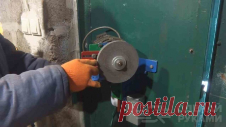 Самодельный наждачный станок на поворотной платформе В данном обзоре мастер показывает процесс изготовления необычного наждачного станка для домашней мастерской и гаража.Собственно, необычность заключается