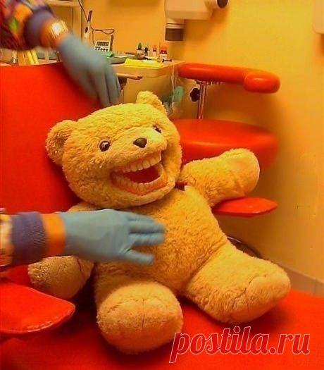 Мягкая игрушка в кабинете стоматолога, которая должна успокаивать детей / Занимательная реклама
