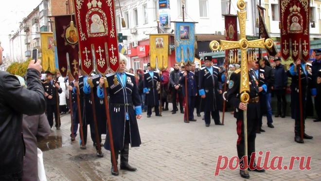 Диковинки жизни: Крёстный ход с Корсунской иконой Божией Матери в Сумах (фото)
