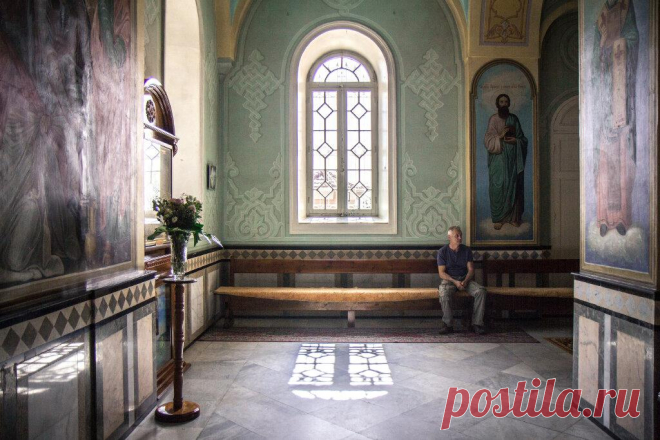 Почему бы в церкви не установить много скамеек?
Очень часто у прихожан возникает вопрос, а что если установить, по русской традиции, лавки в храме рядами, которые оставлять во время будничных и воскресных служб и убирать, когда ожидается большой приток прихожан во время празднеств? Сидя человек может оставаться в храме всю службу. А стоячее положение, особенно мужчинам очень тяжело в силу особенностей строения их […]
Читай дальше на сайте. Жми подробнее ➡