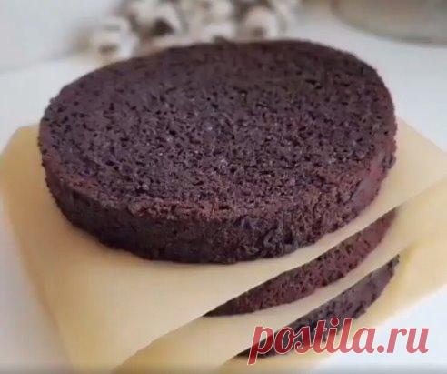 ШОКОЛАДНЫЙ БИСКВИТ
Бисквит по этому рецепту получается самый вкусный
Он насыщенный и сочный и не требует дополнительной пропитки.
ИНГРЕДИЕНТЫ:
Мука - 250 гр
Сахар - 300 гр
Какао - 55 гр
Масло растительное - 120 гр
Яйцо - 2 шт
Молоко - 280 гр
Сода - 1,5 ч.л
Уксус 6% - 1ст.л
Соль щепотка
ТЕХНОЛОГИЯ ПРИГОТОВЛЕНИЯ:
Все ингредиенты соединить в миске, хорошо перемешать миксером ~ 3-4 мин.
Тесто получается жидкое.
Вылить тесто в кольцо диаметром 18 см и выпекать при t - 160 - 165...