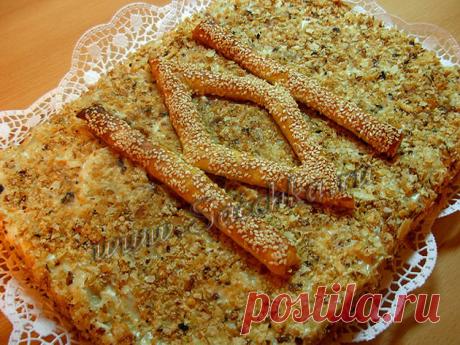 Сырно-грибной «Наполеон» - рецепт с фото Сырный торт «Наполеон» приготовлен с грибами и плавленым сыром, рецепт этого не сладкого торта подарен кулинаром-любителем с одного форума.