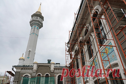 Самарскую историческую мечеть отреставрируют к ее 130-летию. Самарскую историческую мечеть отреставрируют к 2 октября — именно тогда исполнится 130 лет с момента ее открытия. Глава региона Дмитрий Азаров проинспектировал ход работ на объекте. Уже несколько лет в городе проходит масштабная реконструкция здания, возведенного в 1981 году.