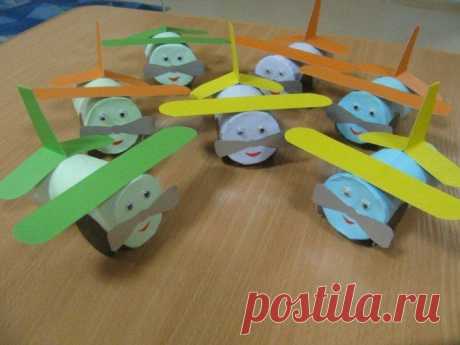 Самолетики из цилиндров — Поделки с детьми