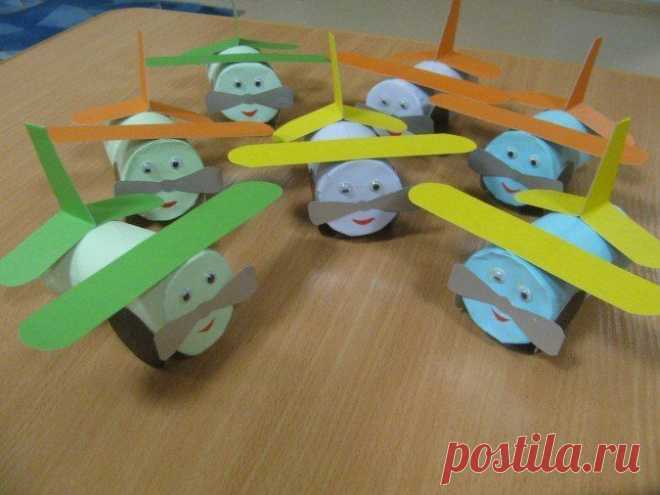 Самолетики из цилиндров — Поделки с детьми