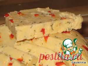 Домашний твердый сыр с перчиком и укропом - кулинарный рецепт