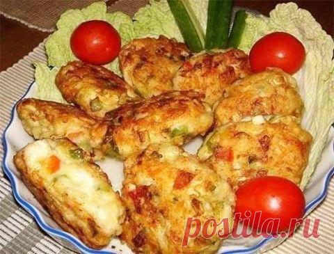 Куриные котлеты с овощами и сыром