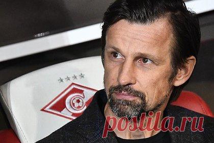 Семак оценил желание легионеров «Зенита» получить российский паспорт. Главный тренер петербургского «Зенита» Сергей Семак оценил желание бразильских легионеров клуба Малкома и Клаудиньо получить российский паспорт. «Это здорово и замечательно. Это помощь клубу», — сказал специалист. Семак добавил, что игроки получат налоговые преференции после смены гражданства.