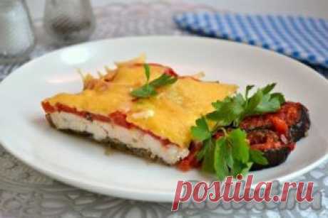 Куриное филе с баклажанами и помидорами в духовке - рецепт с фото Куриное филе, запеченное с помидорами и баклажанами в духовке, - очень вкусное, сытное блюдо, которое украсит стол и в будни, и в праздники. Нежное и сочное мясо, благодаря помидорам, слой запеченных баклажанов и вкуснейшая сырная верхушечка - мммм... пальчики оближешь! Ингредиенты