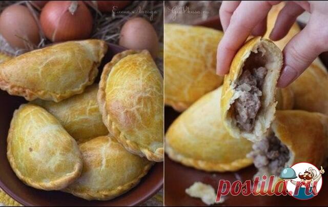 Караимские пирожки — любимое блюдо всех крымчан и вообще одна из кулинарных визитных карточек Крыма. Правда, они очень популярны также и в Литве, где проживает довольно крупная караимская диаспора. В Литве их называют кибинай (или кибины). Тесто у караимских хрустящее, а начинка очень сочная.