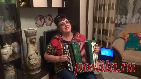 Голос льётся как ручей! Хочется слушать и слушать.