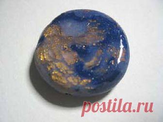 Полупрозрачная полимерная глина учебник Полупрозрачная полимерная глина не полностью прозрачна, как стекло (хотя вы можете получить некоторые очень хорошие стеклянные эффекты с полупрозрачной глиной). Для получения цветового эффекта можно использовать краску или обычную глину. Будьте осторожны с количеством цвета в противном случае вы потеряете эффект полупрозрачной глины. Вы можете использовать полупрозрачную полимерную глину, чтобы сделать бусины, серьги, браслеты,