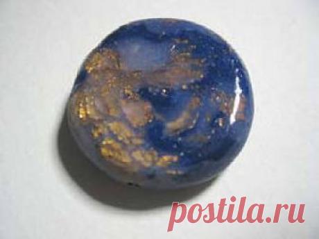 Полупрозрачная полимерная глина учебник Полупрозрачная полимерная глина не полностью прозрачна, как стекло (хотя вы можете получить некоторые очень хорошие стеклянные эффекты с полупрозрачной глиной). Для получения цветового эффекта можно использовать краску или обычную глину. Будьте осторожны с количеством цвета в противном случае вы потеряете эффект полупрозрачной глины. Вы можете использовать полупрозрачную полимерную глину, чтобы сделать бусины, серьги, браслеты,