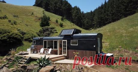 Романтика на колесах: уютные апартаменты в старом автобусе с видом на океан В Новой Зеландии появился "Автобус любви". Tiny House Escapes Raglan представляет собой уютные апартаменты в старом автобусе, расположенном на ферме в 4