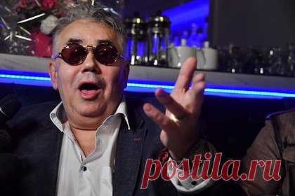 Садальский выразил неуважение к критикующим Пугачеву артистам. Актер театра и кино, радиоведущий, заслуженный артист РСФСР Станислав Садальский выразил неуважение к артистам, которые критикуют покинувшую Россию певицу Аллу Пугачеву. Кинодеятель заявил, что коллеги исполнительницы ведут себя подло, а также назвал актера Александра Пашутина, осудившего Пугачеву, «бздуном».