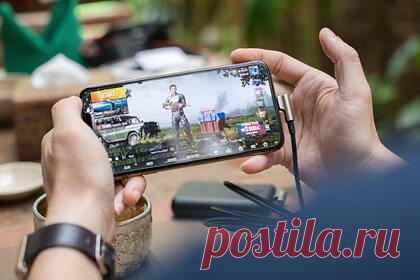 На Android-смартфонах ускорили игры. На смартфонах под управлением Android увеличили скорость запуска игр после загрузки. С обновлением в Android 12 появилсь функция, позволяющая запускать игры, не дожидаясь их окончательной загрузки из магазина Google Play. В ряде случаев тайтлы можно запускать непосредственно во время скачивания приложений на телефон.