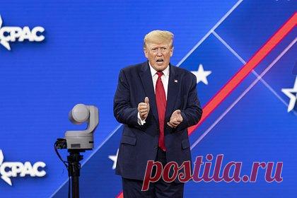 Трампа уличили в осведомленности о секретности переписки с Ким Чен Ыном. Экс-президент США Дональд Трамп знал, что изъятая из его поместья переписка с главой КНДР Ким Чен Ыном, которую он вел на посту главы государства, носит секретный характер. Об этом в новой аудиокниге, посвященной бывшему американскому лидеру, рассказал журналист Washington Post Боб Вудворд.