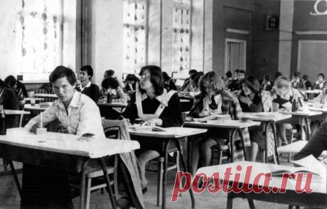 Моя история из жизни (школьной) - запись пользователя vikanika (Виктория) в сообществе Болталка в категории Истории из нашей жизни Моя история из жизни очень похожа на Асину. Сегодня она поделилась ею с нами и я вспомнила свою. 1979 год! Выпускные экзамены в 10 классе по алгебре и геометрии. В классе 39 человек! Все на нервах!.