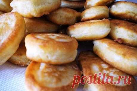Луковые пампушки. Очень вкусно к борщу или супу Луковые пампушки прекрасно подходят к борщу, как и пампушки с чесноком. Для приготовления вам потребуются такие ингредиенты: — лук большой, 2 шт; — вода теплая, 0.5 л; — соль, 1 ч.л; — сахар, 1 ст.л; — дрожжи, 25 г; — крахмал, 1 ст.л; — мука, сколько возьмет тесто. Процесс приготовления Лук режем мелким кубиком и […]