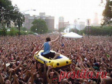 Лодка на все случаи в жизни )))