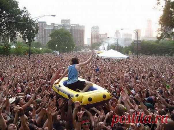 Лодка на все случаи в жизни )))