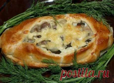Лодочки из слоеного теста с картофелем, мясом и огурчиками / Только машины