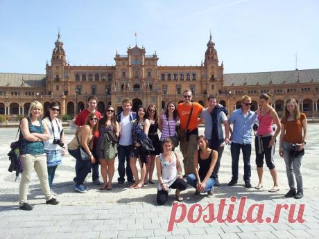 БЕСПЛАТНЫЕ ЭКСКУРСИИ В СТОЛИЦАХ ЕВРОПЫ. 
Если боитесь, что выкинете деньги на ветер, забронировав экскурсию в бюро, то на этот случай практически в каждой европейской столице есть «добрые самаритяне» - профессиональные гиды, организующие бесплатные экскурсии.