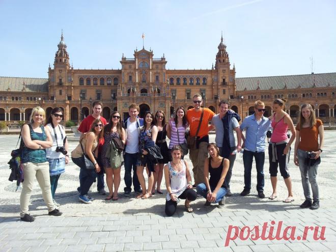 БЕСПЛАТНЫЕ ЭКСКУРСИИ В СТОЛИЦАХ ЕВРОПЫ. 
Если боитесь, что выкинете деньги на ветер, забронировав экскурсию в бюро, то на этот случай практически в каждой европейской столице есть «добрые самаритяне» - профессиональные гиды, организующие бесплатные экскурсии.