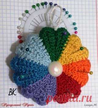 Как связать цветик-семицветик своими руками - мастер-класс Олеси Мироненко.
#вязание #рукоделие #крючок
Для вязания чудо-цветка понадобятся:
пряжа красного, оранжевого, желтого, зелёного, голубого, синего и фиолетового цветов для лепестков, немного белой пряжи для серединки;
• крючок для вязания;
Показать полностью…