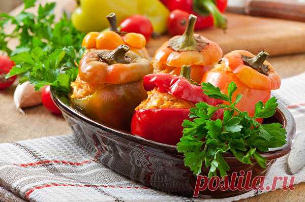 Мясной пир: 10 рецептов блюд из мяса и овощей 
Когда за окном холодает, так и хочется съесть чего-нибудь горячего, сытного и, разумеется, вкусного. Что, как не мясо, спасет нас в этом случае? Блюда из него всегда были и остаются самыми любимыми и…