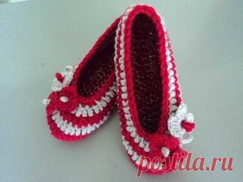 Детские вязаные тапочки крючком. Вяжем тапочки для девочки.