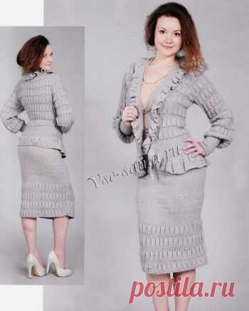 Костюм с воланами